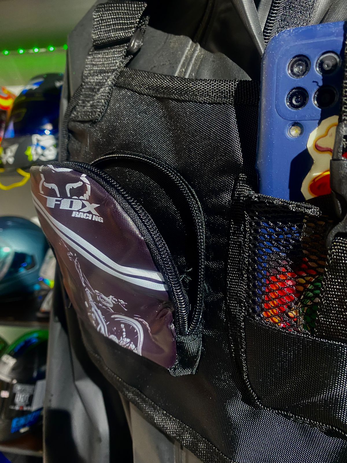 pechera portacelular ajustable