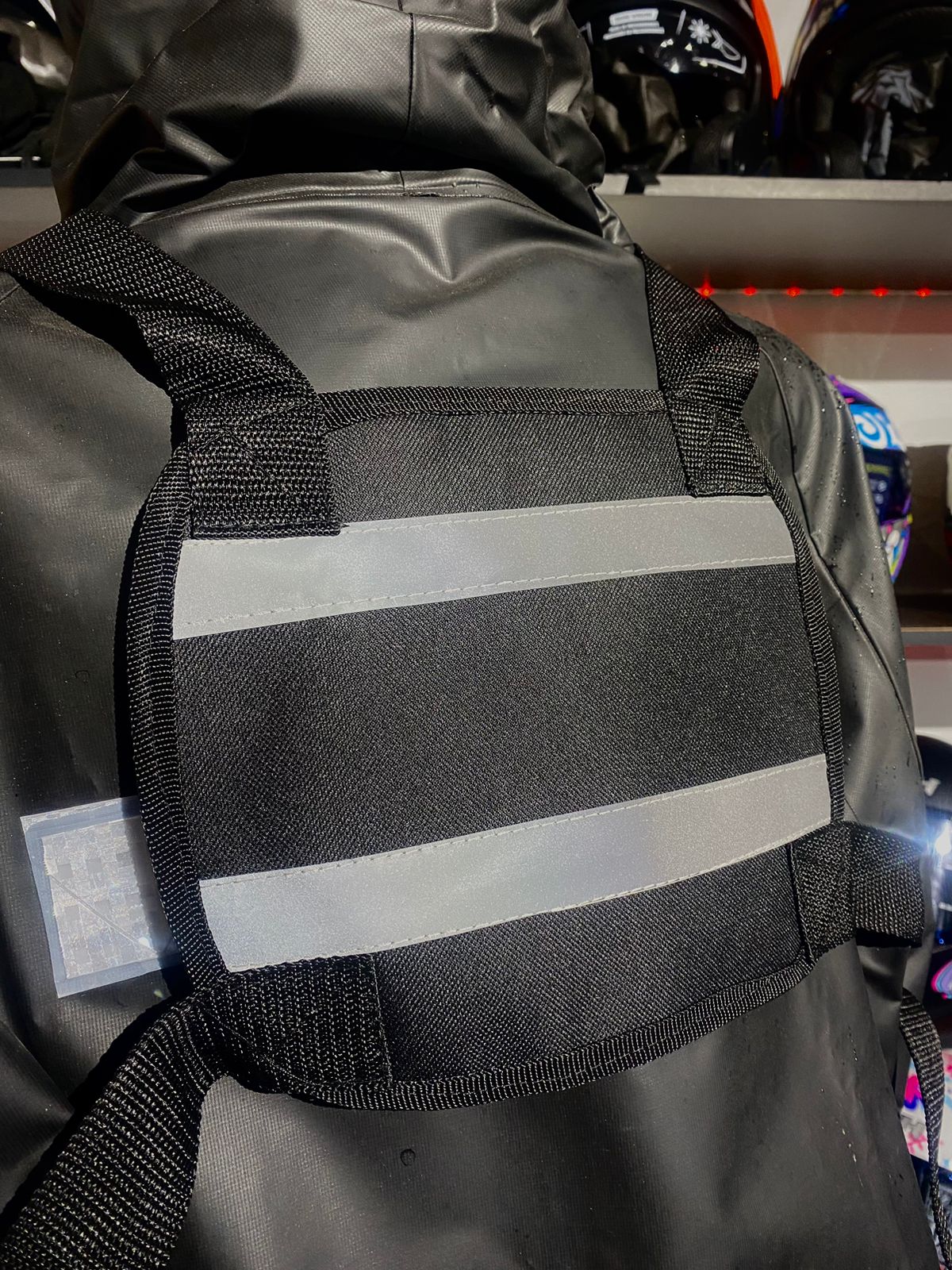 pechera portacelular ajustable
